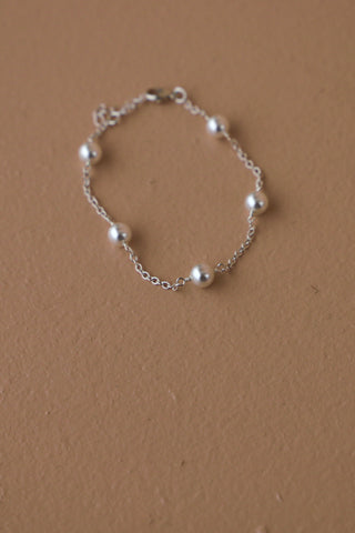 DX - SILVER PEARL STATION BRACELET