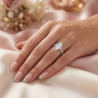 Étoile Marquise VVS Engagement Ring Gold