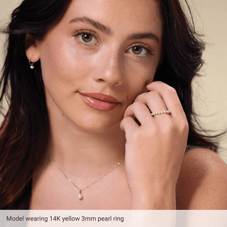 Éveline pearl ring, side profile in 14K gold