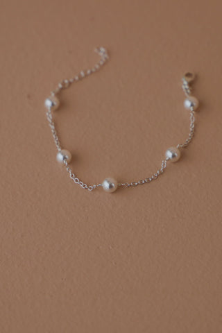 DX - SILVER PEARL STATION BRACELET