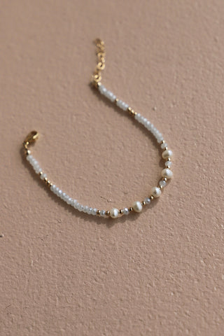 SKY BEADED PEARL BRACELET